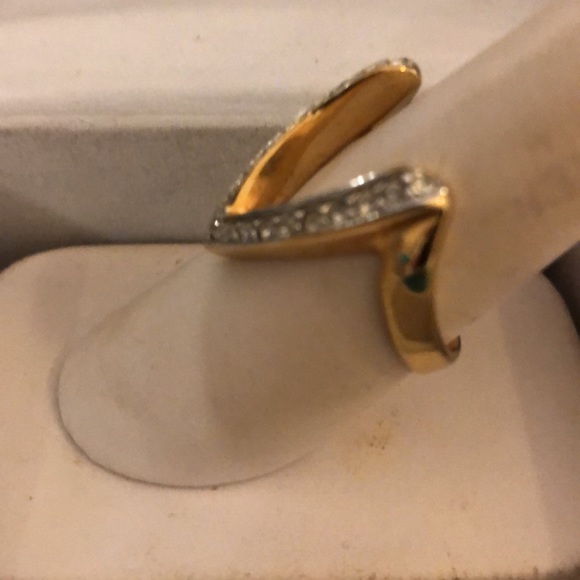 VTG Gold Tone Large V crystals that stand out to make this more noticeable SZ 8 - Picture 4 of 8